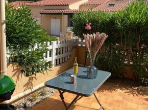 Pavillon Climatisé avec Piscine et Terrasse en Soleil, Proche Plage et Village - 2 Chambres + Mezzanine - FR-1-732-46